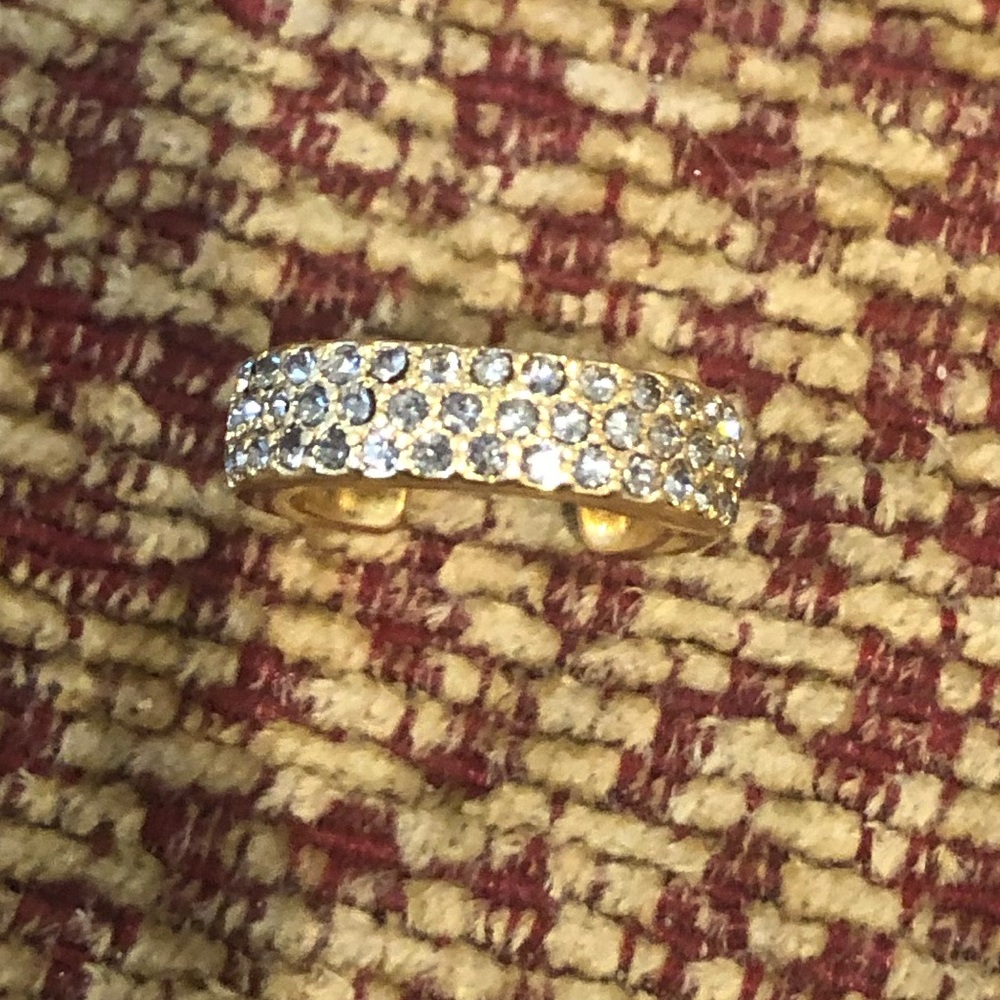 Ear cuff